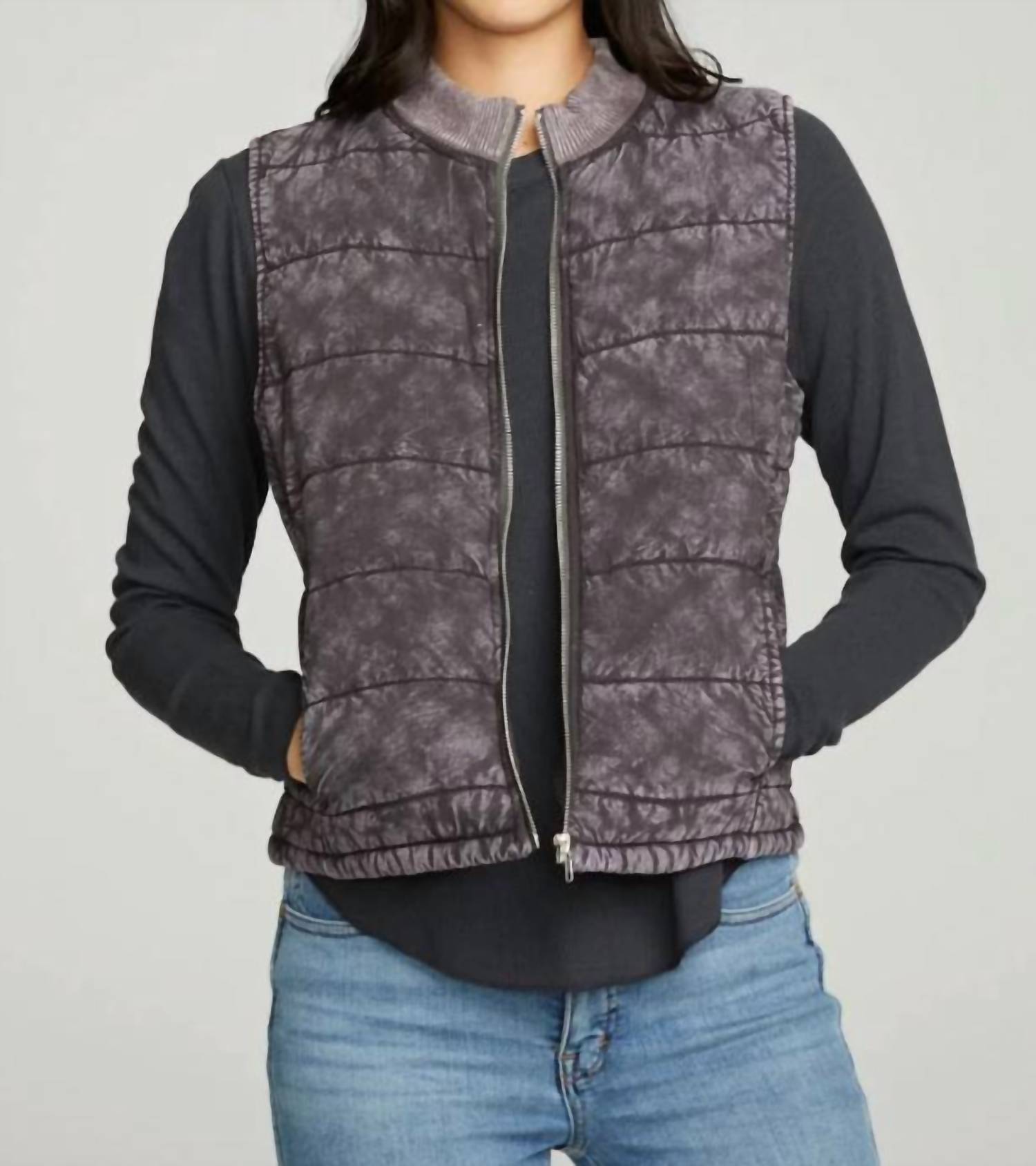 Quilted Mock Neck Puffer Vest In Black Cloud Wash