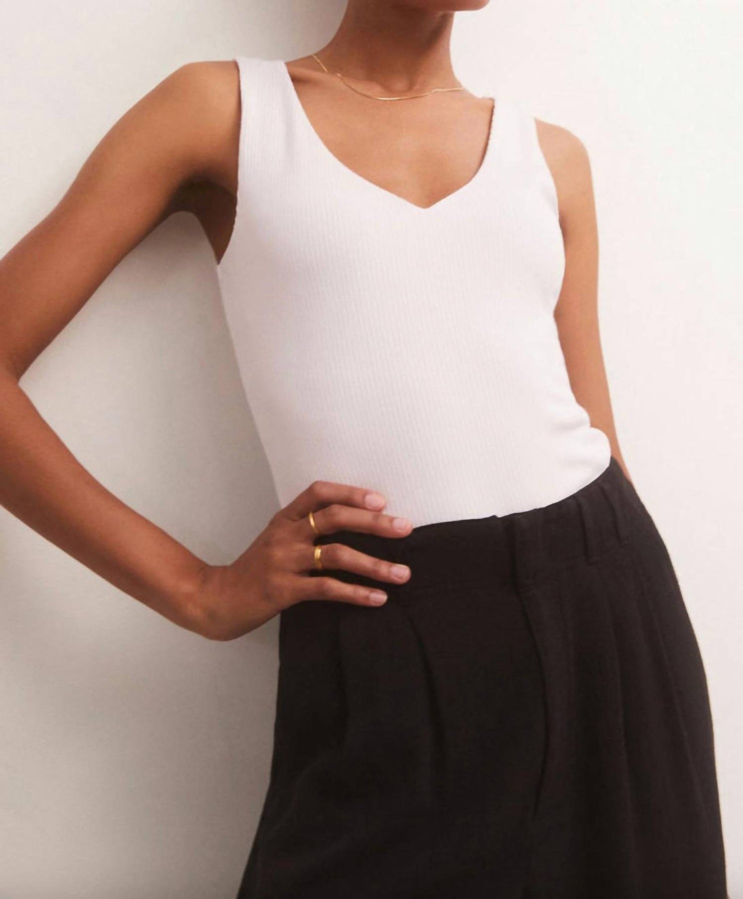 Avala V-Neck Rib Top In White